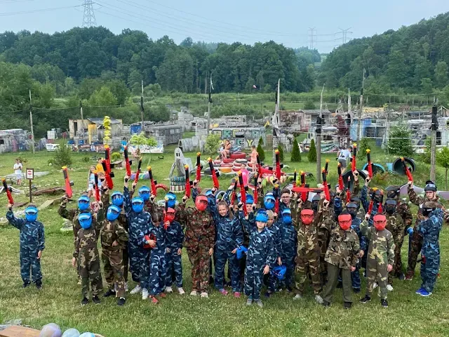 Imprezy integracyjne w Arenie Mocy – paintball i gry zespołowe